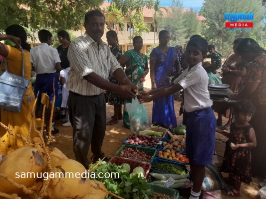 பண்டத்தரிப்பு ஜசிந்தா றோமன் கத்தோலிக்க தமிழ் கலவன் பாடசாலையில்  சிறுவர் சந்தை! samugammedia 